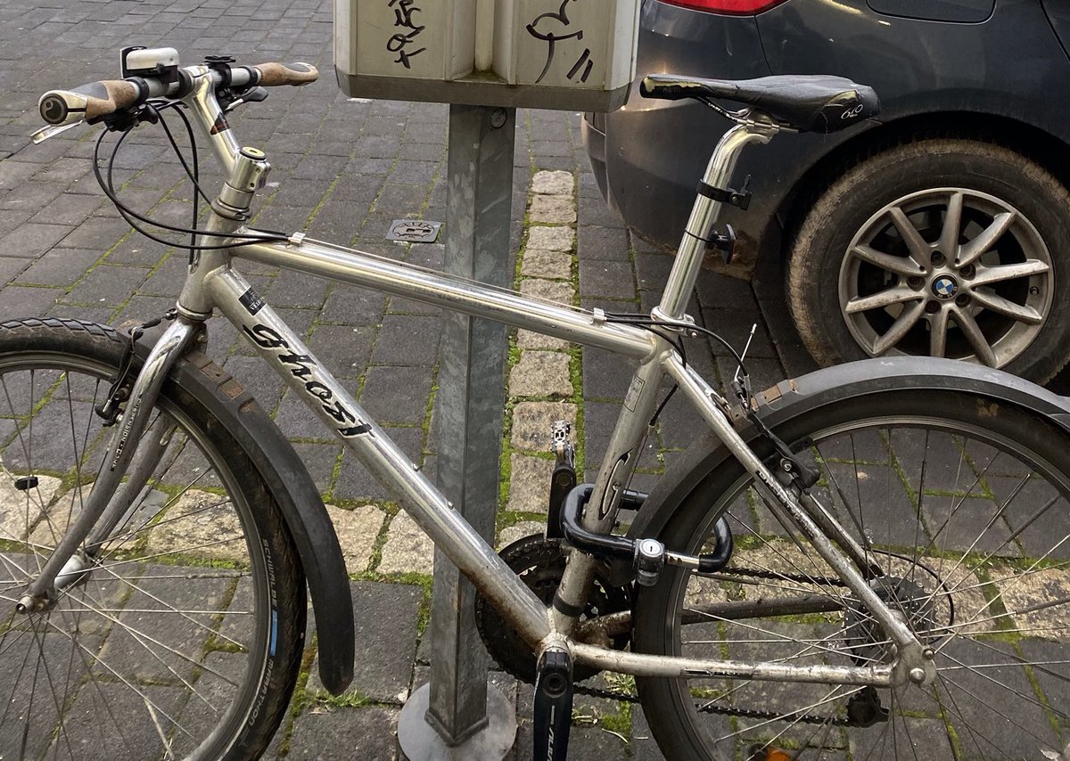 Twitter, do your magic! Meiner Schwester wurde gestern ihr geliebtes Fahrrad in #Trier am Petrisberg geklaut. Es hat sehr hohen ideellen Wert. Mein Account ist sehr klein und ich würde mich freuen, wenn ihr den Beitrag teilt. #teilenerwünscht DANKE!