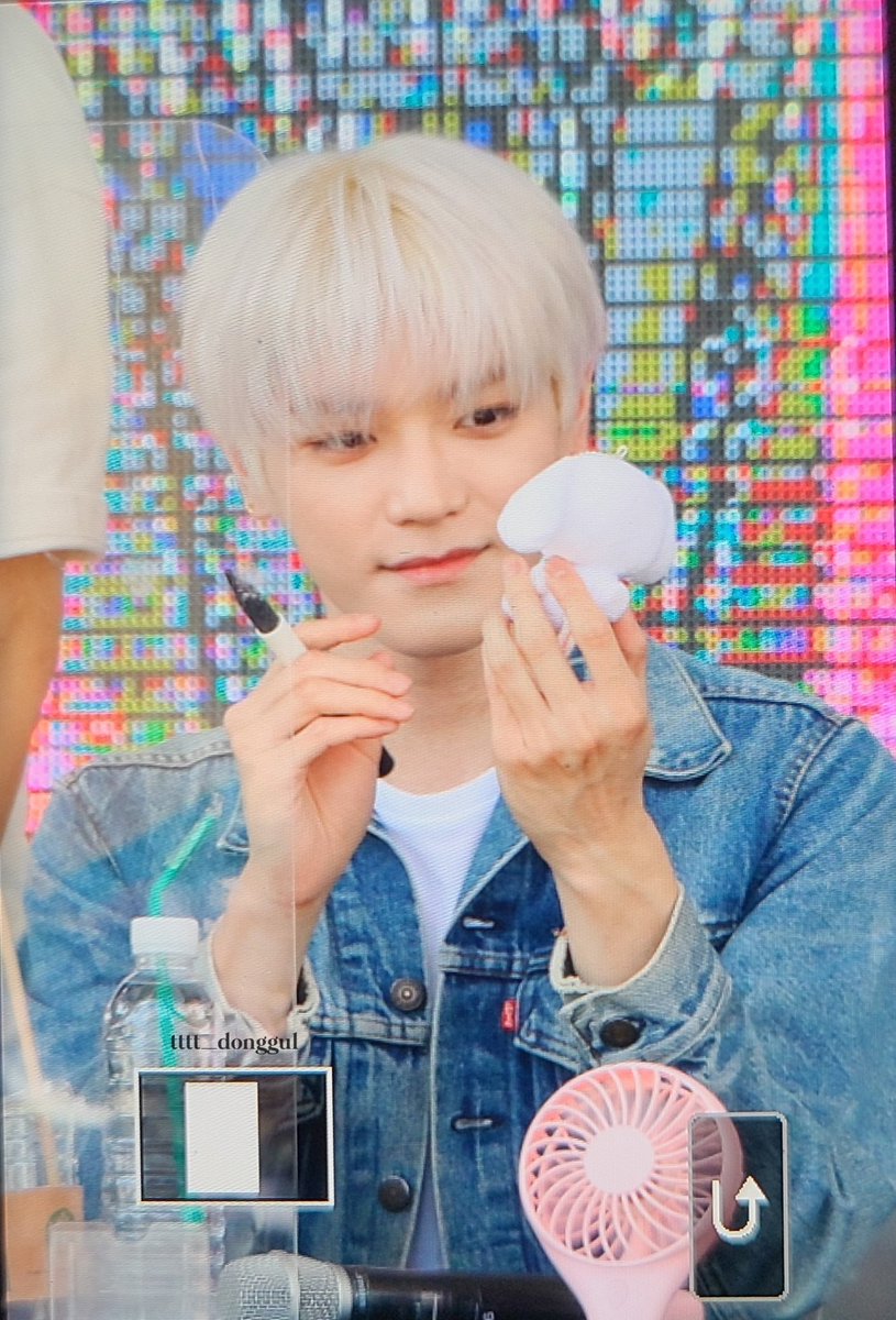 tttt_donggul's tweet photo. 220918 광주 팬싸

태용이 본인이랑 똑닮은 시나모롤 인형 선물받았지 🫂

#태용 #TAEYONG #NCT #NCT127 https://t.co/MvpBmBbCNE