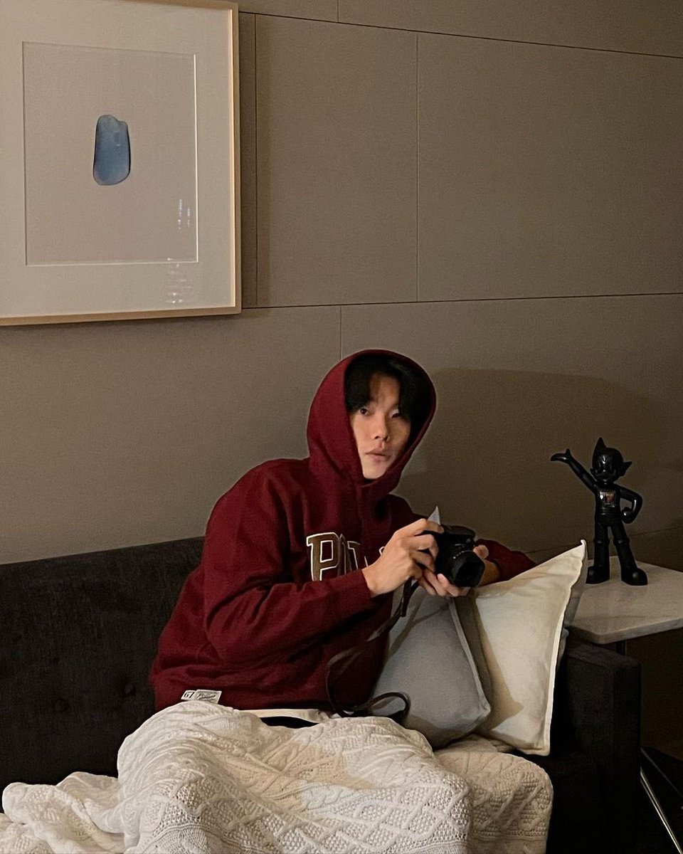 humanishim's tweet image. ️️
 ️️
Hari ini dapat kesempatan untuk beristirahat di rumah. Full menemani @KEPEMILIKQUEEN. Sekalian sebagai permintaan maaf karena fase pengantin baru malah kerja melulu.
 ️️
 ️️