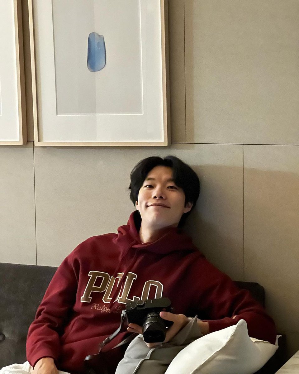 humanishim's tweet image. ️️
 ️️
Hari ini dapat kesempatan untuk beristirahat di rumah. Full menemani @KEPEMILIKQUEEN. Sekalian sebagai permintaan maaf karena fase pengantin baru malah kerja melulu.
 ️️
 ️️