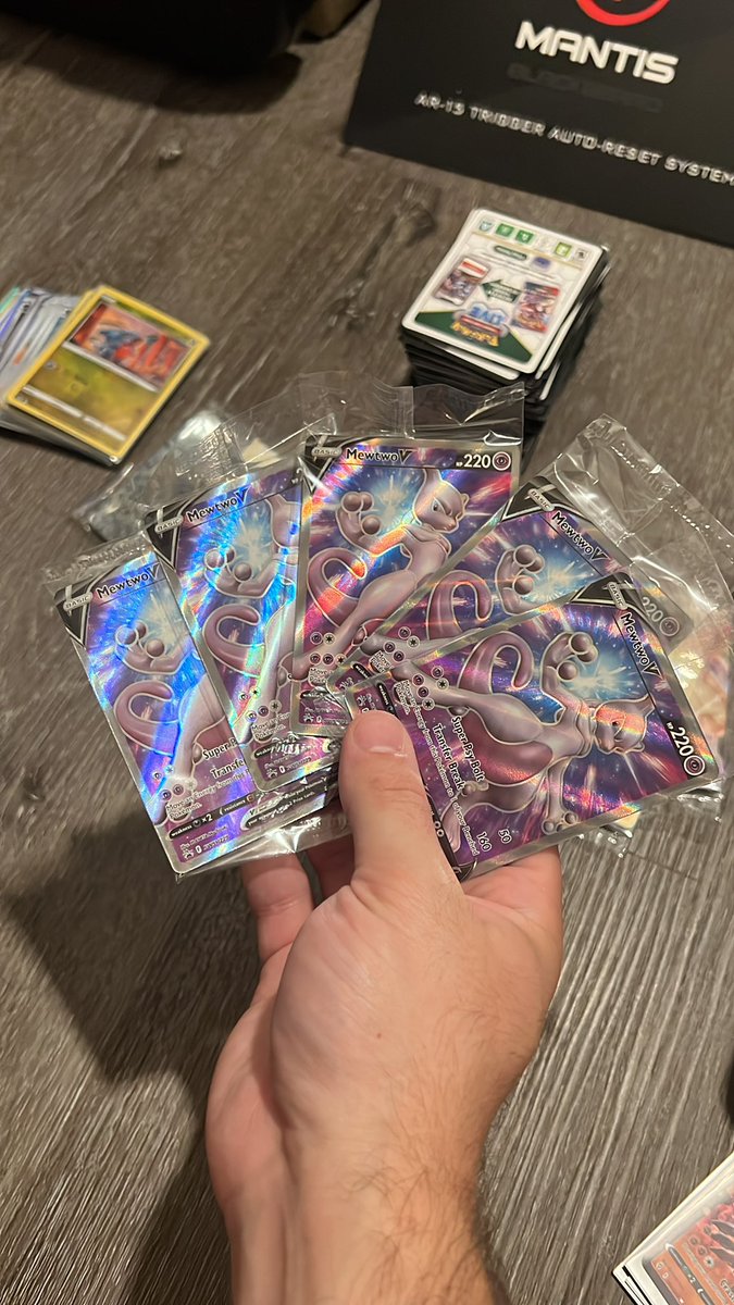 ThebeardedMale's tweet photo. @itsNEZZZ you may be the queen of Charizards but my army of mewtwos will destroy. 😎 https://t.co/0SBMTnzee3