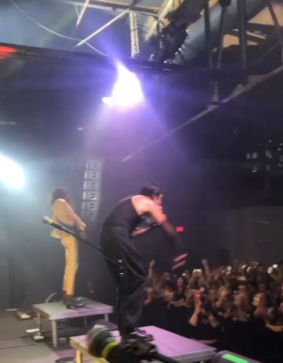prtourupdates's tweet photo. palaye in houston! https://t.co/gd1WH0CNYP