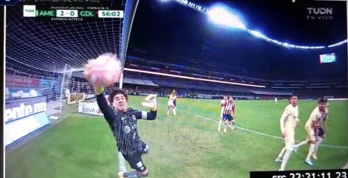ramosrizo's tweet photo. Esta es la jugada más polémica del partido, no veo que ingrese en su totalidad el balón. https://t.co/3uPyZvpxia