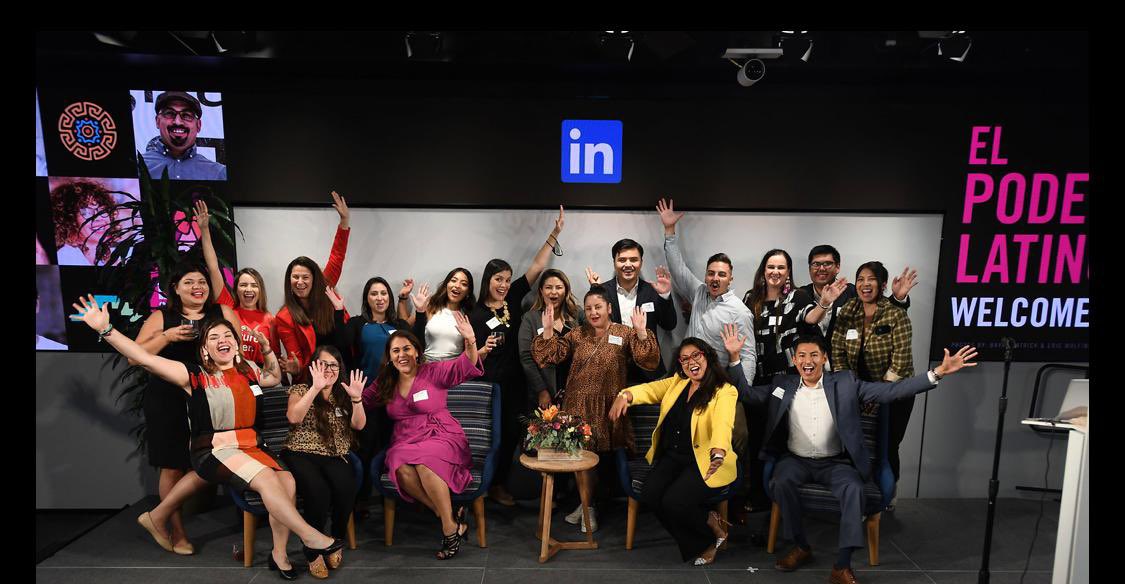 raaidamannaa's tweet image. This is how #ElPoderLatino looks like! ❤️ The @LatinoCommFdn Familia at @LinkedIn&apos;s offices in San Francisco, celebrating Latina Entrepreneurs as we kick off #HispanicHeritageMonth.
