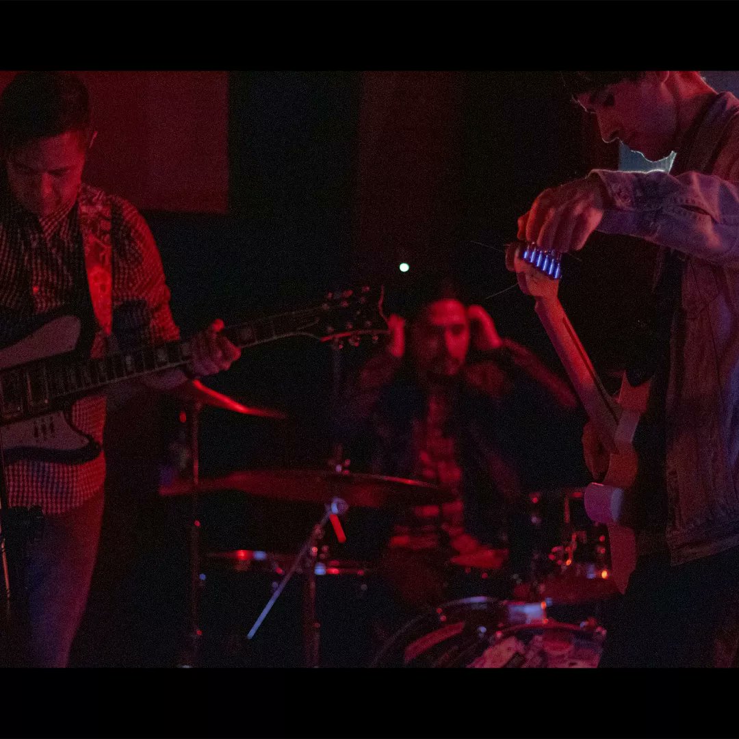 Gran noche en <a href="/DrunkenFox_Bar/">The Drunken Fox</a>
Estamos muy contentos y agradecidos de ver tantas caras apoyándonos y disfrutando de nuestra música 💜

#PetiteMonster #RockBogotano #IndieColombia #IndieLatino #RockColombia #Bogota #Colombia #IndieMusic #IndieRock  #Live #Concert #show #OnStage