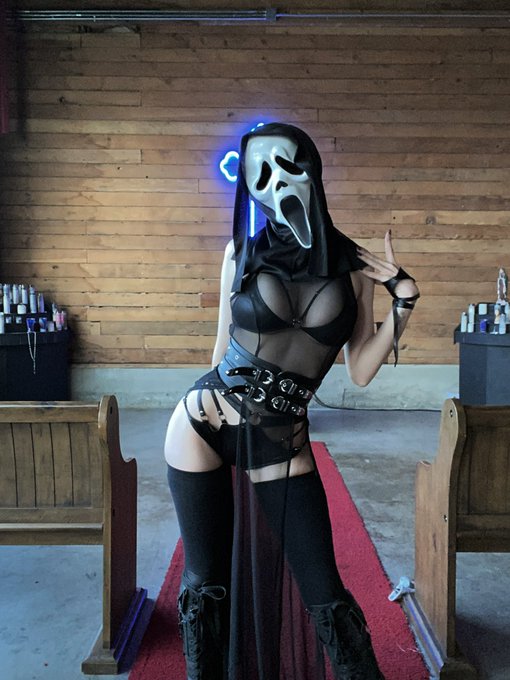Who wants to make it to the sequel? 🔪🩸 https://t.co/ZdTBXnAxIx