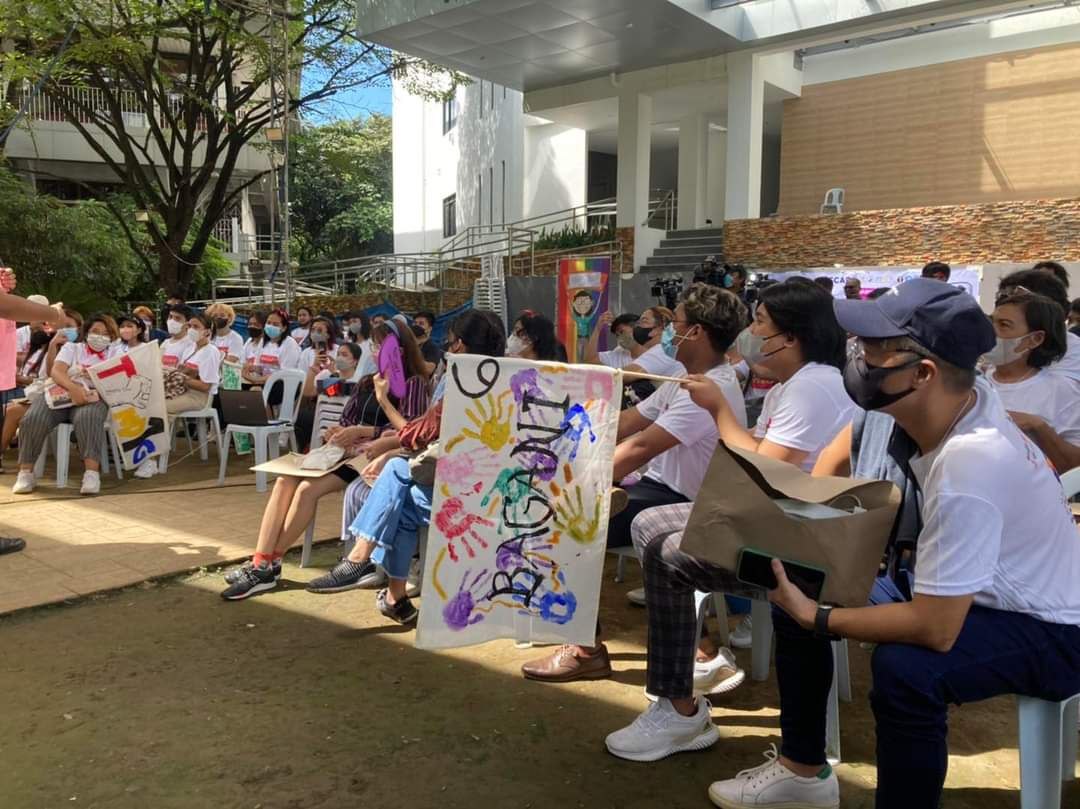 AkbayanParty's tweet photo. 3 days before the 50th anniversary of Martial Law, young people from different backgrounds deepened their appreciation for history and democracy with a tour of Martial Law-related sites around Metro Manila. #MLBadTrip #ML50Roadtrip #ML50

Read more: https://t.co/0sKJ2NLEbr https://t.co/jxEGh5EZls