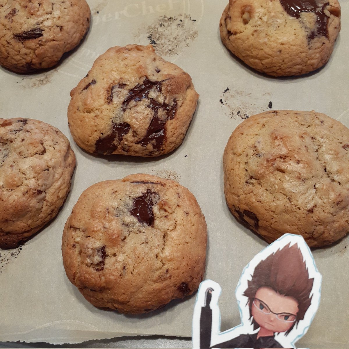 FinalKingdomXV's tweet photo. Levain cookies 🍪 made 55 of them at 2.5 oz in weight each. #nofilter #BakingAssistantPocketIgnis #levaincookies https://t.co/l3I4ruOIfu