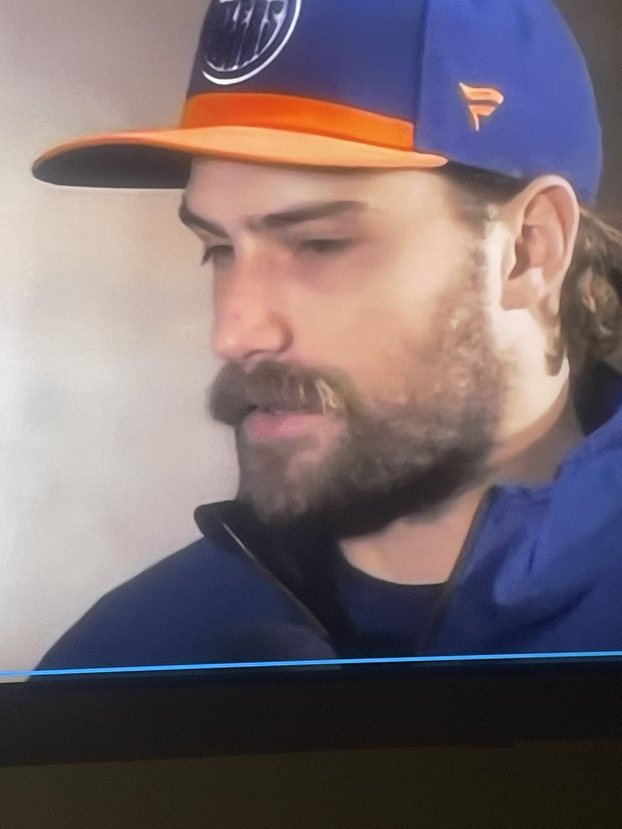 Chizzy_Whizzy5's tweet photo. #keepthestache #soupnstu let’s goooooo @EdmontonOilers @OilersNation @ssskipy_74  #jackcampbell https://t.co/XOlHwWWlSG