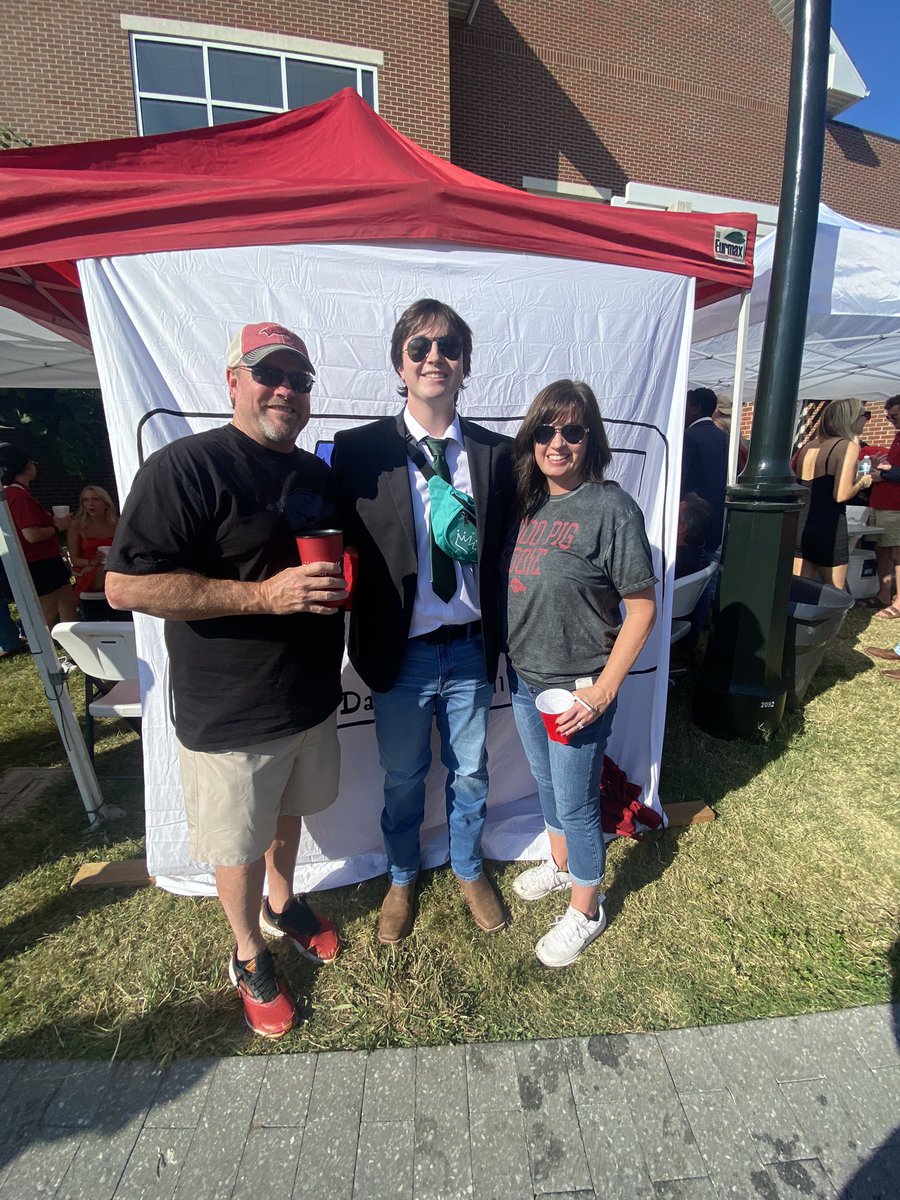 jsj2012's tweet photo. Family weekend at UArk with Sam! So happy to hug him. https://t.co/jxa6MKwBmD