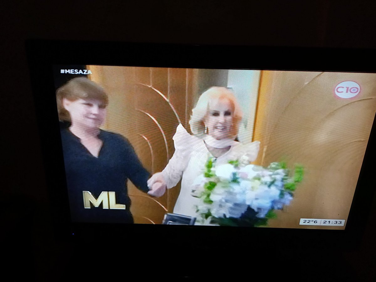 TvVallez's tweet photo. @lamesazaarg @eltreceoficial Quienes #producen #LaNocheDeMirthaLegrand #Mesaza son:
@StoryLabArg @nachoviale
¿Uds creén q ntra adorada @mirthalegrand #Mirtha merecía el "toque" massista con la vulgar Moria? y Galmarini un titere? Y #Baby un #ARRASTRADO envidioso hablando mal de la SEÑORA @vivicanosaok ? https://t.co/i35GLJJ2Vy