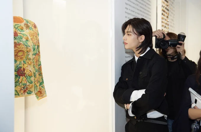 #Hyunjin in Paris with LIBRE (2/3) 
