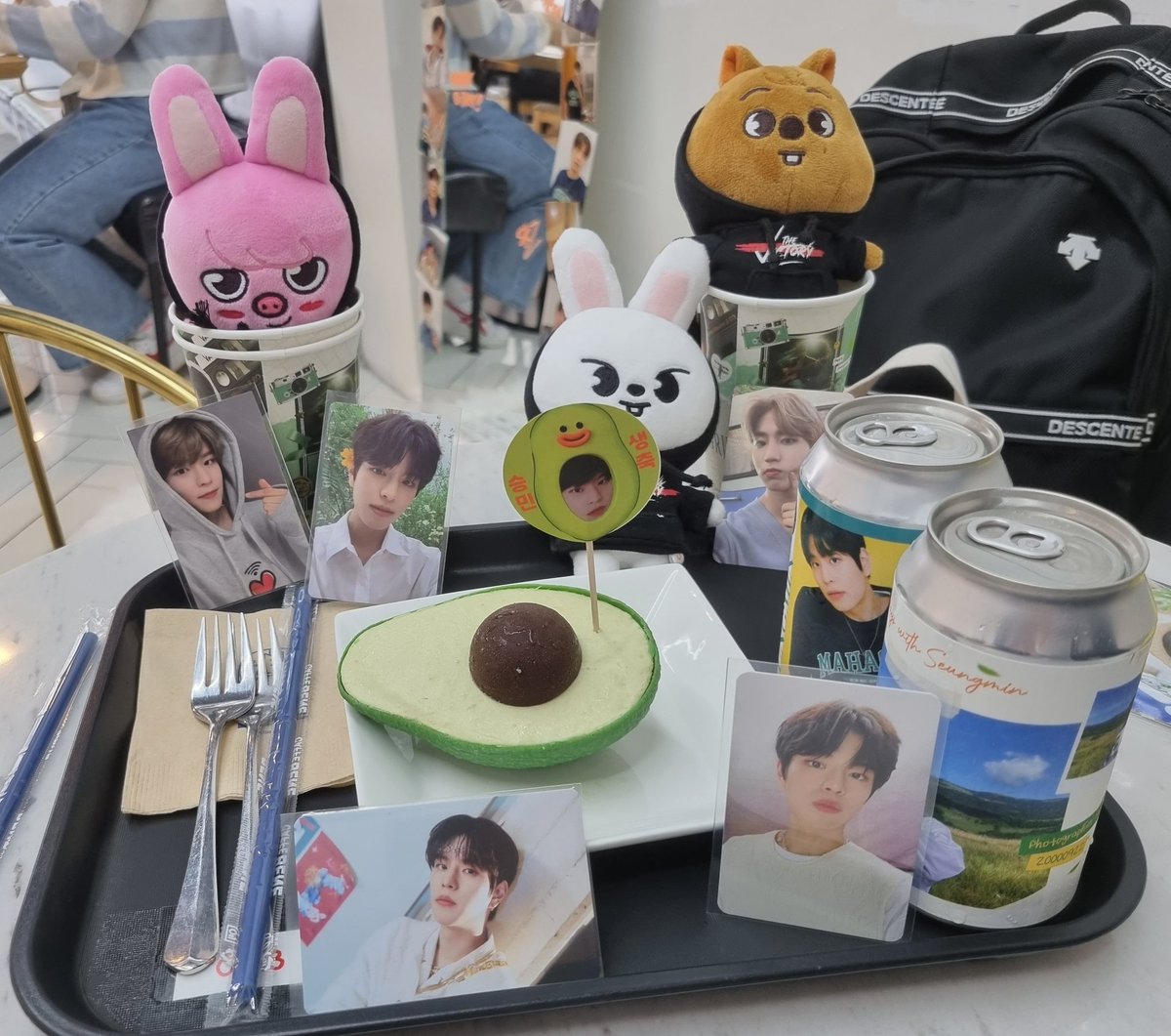 Stay1022HM's tweet photo. #승민이와_함께_아름다운_추억
#Beautiful_Memory
아니 여기 생카 완전 미쳤어요.. 꾸미는 거도 완전 잘 꾸며주셨구 사장님도 완전 친절하셔요ㅠㅜㅠㅜㅠ 특전 구성도 지금까지 간 생카중 젤 알차요..♡♡
김승민 미리 생일 축하하고 아기강아쥐 개사룽함♡♡ https://t.co/6sJ6HuLWiE