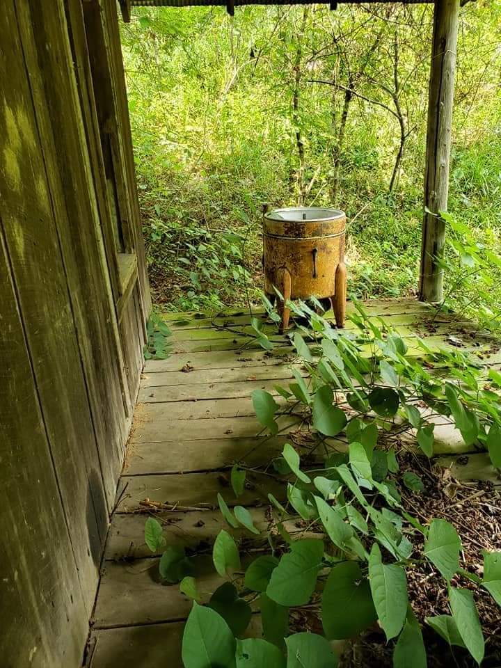 paulajean2020's tweet photo. The best corn on the cob that I ever eat in my life was prepared in this old farm house.
#WVLife #HeyWestVirginia #mountainmomma #CoalMinersDaughter https://t.co/Miw6jBXEPN