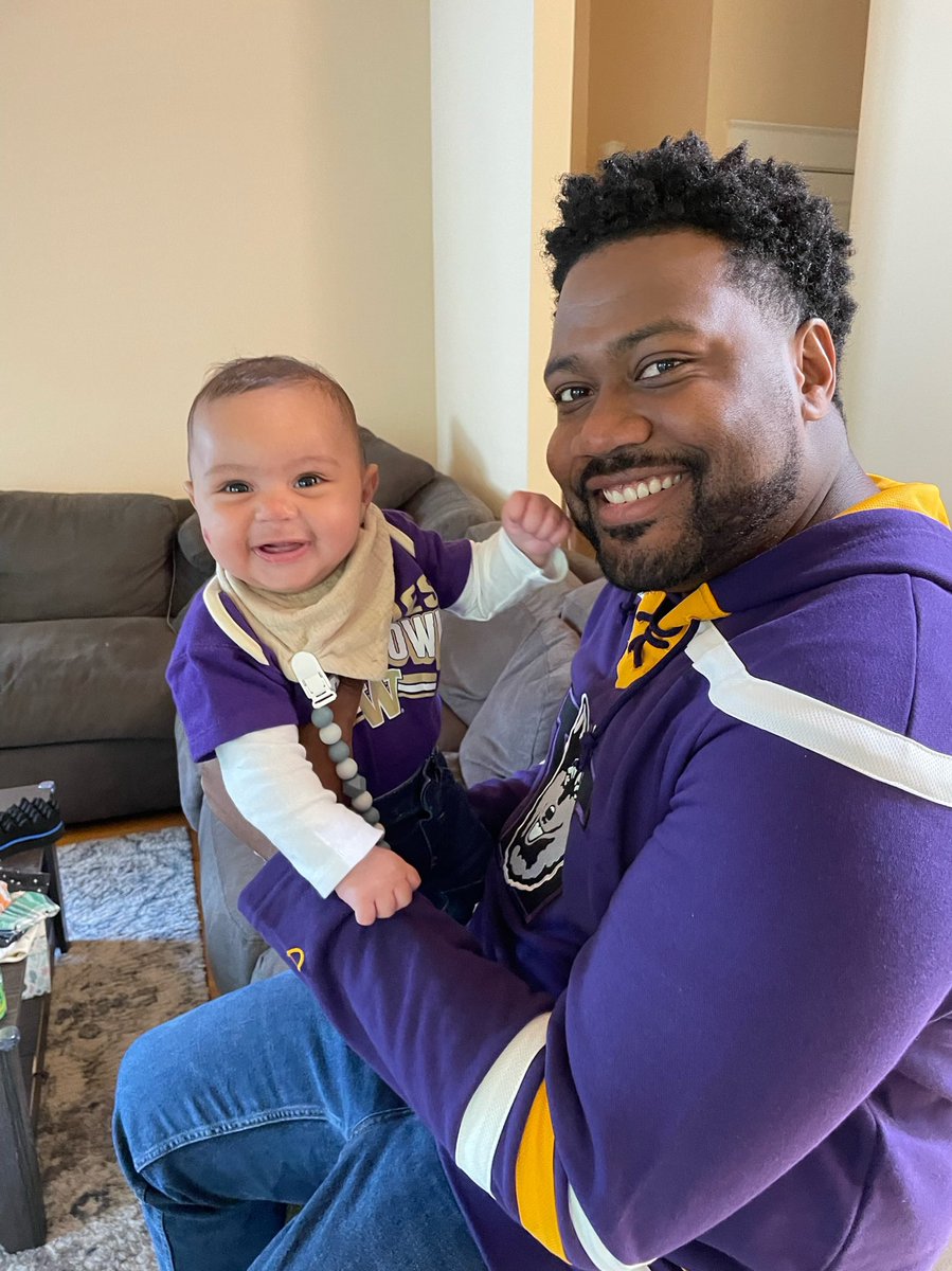 TheVoiceFitz's tweet photo. Baby boy is 2-0 when he attends a @UW_Football tailgate! Ar…are we raising a Husky😬? #PurpleReign #GoHuskies https://t.co/8ubmnXqnA4