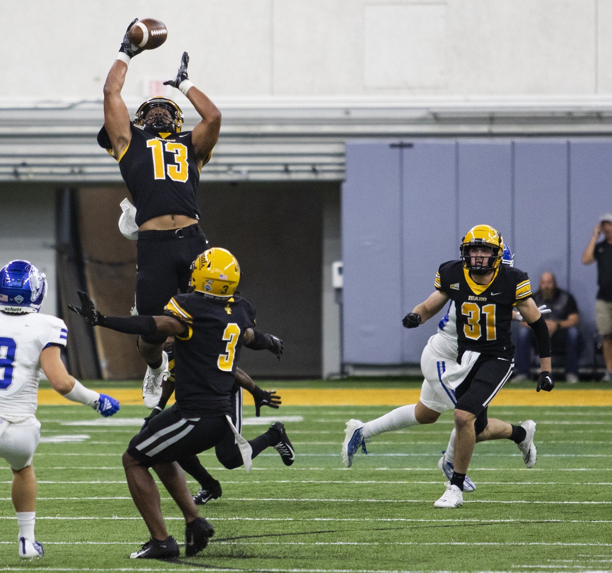Recap: Vandals roll over Drake in <a href="/Coach_Eck/">Jason Eck</a> first win as head coach!

The win was the first 28-point win over a DI school since 2016. 

govandals.com/news/2022/9/17…

#GoVandals