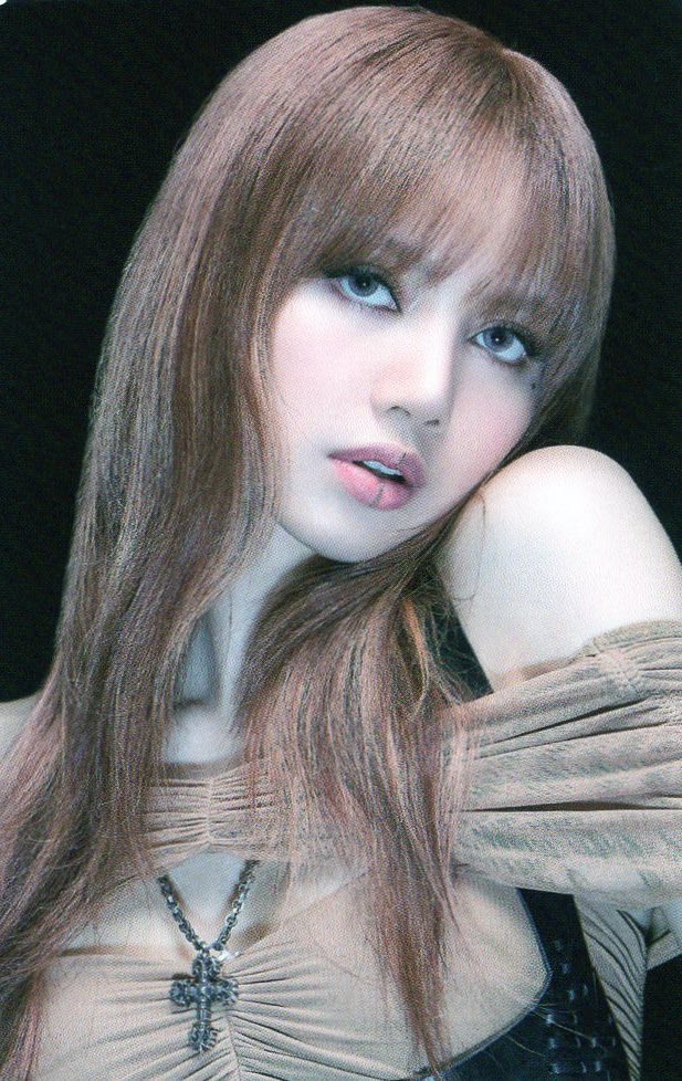 LISANATIONS_'s tweet photo. For Billboard Hot Trending Songs Chart, drop the tags for this gorgeous human. 2000 retweets and replies now! 

cr. @S2_BP_S2

#LISA #LALISA #MONEY https://t.co/LKm5yl6Fe7