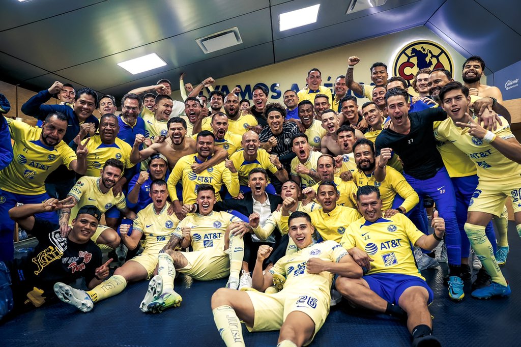 ClubAmerica's tweet photo. 📸 | ¡Los 3 Clásicos son del Ame! 🦅

✅ #ClásicoCapitalino 3-0
✅ #ClásicoJoven 7-0
✅ #ClásicoNacional 2-1

#SOMOSAMÉRICA 🔵🟡🔵 https://t.co/kLYZFbb3ms