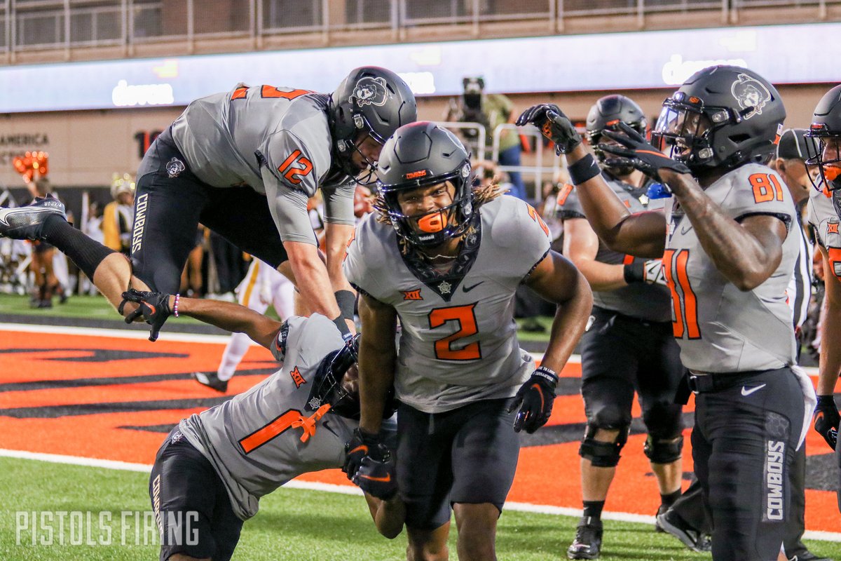 Gunnar Gundy is murdering Braylin Presley in this picture.