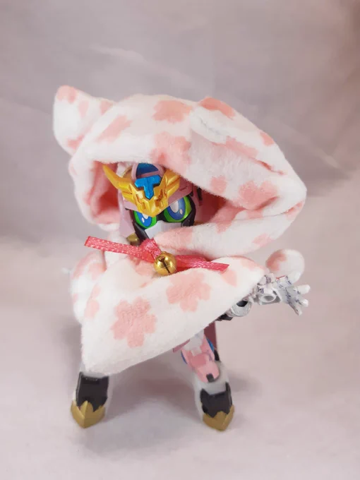リプついでにガチャガチャのケープ検索したら種類増えとる!特にヴァルキロイド878にも着せたねこさんのケープってシリーズはバリエーション多くて良い(*'∀`)あとは二枚目以降のセリアのやつもシンプルで手軽に入手しやすいから良いと思うケープタイプはガチャガチャのと構成自体は同じっぽいし 