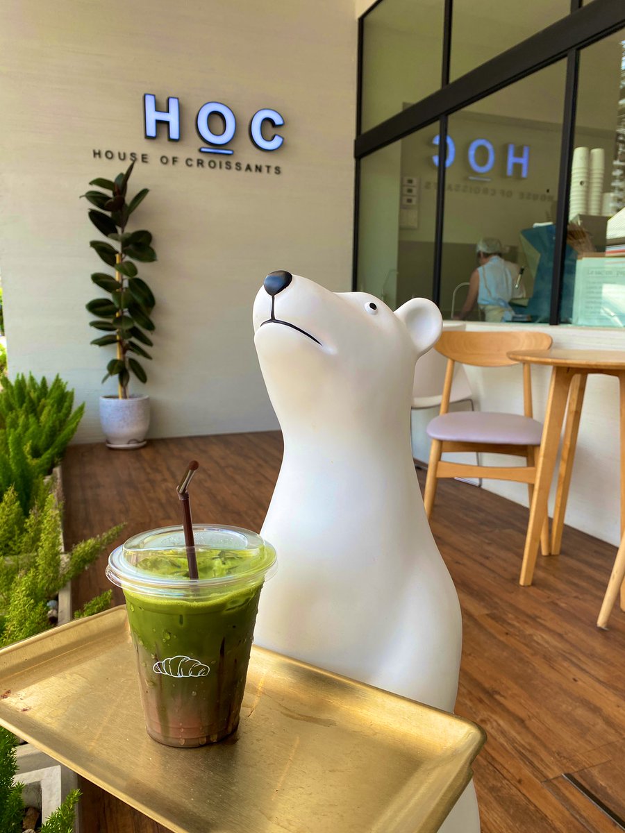 BooWanDerLust's tweet photo. เห็นรีวิวกันเยอะ ขอลองซะหน่อย
🥰 เห้ย! แกรรร อร่อยจริง 🥐 ครัวซองท์คืออร่อยแบบตะโกน croffle หอมนุ่ม 
🍵☕️ เมนูเครื่องดื่มมีให้เลือกหลากหลาย เราชอบ Cocoa Matcha Latte 🍫🌱 ผสมกันนัวมาก 

พิกัด
🥐 𝗛.𝗢.𝗖
📌 หัวหิน 61
🚘 จอดรถที่ซ.59 แล้วเดินทะลุ

#คาเฟ่หัวหิน #รีวิวคาเฟ่ @aroii https://t.co/Do8SZSVqAV