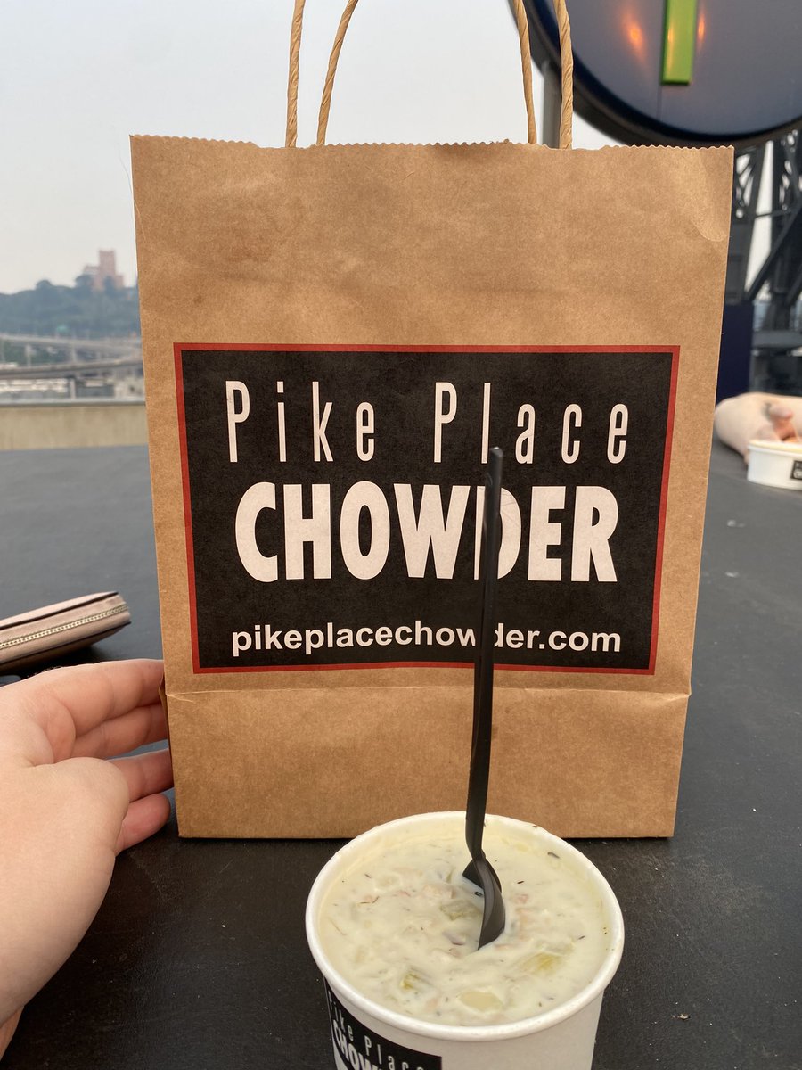 2brainsonecell's tweet photo. Spoon test✅ this thiccie yumalicous tater rich bacon loaded chowda hit all the right places. The clams out in these parts of the world are a little smaller than I like but I give it a solid 8.77. #PNWchowda https://t.co/aZ0AEDmW9O