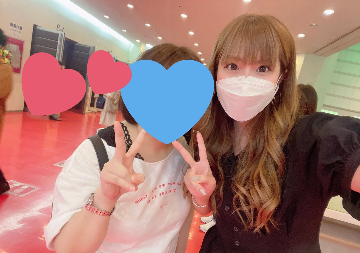ktkn59's tweet photo. Leadのライブ夜公演いってきた💛
とっても楽しかった~~~♥
お母さんが毎回楽しそうで娘は嬉しい🫡友達がほぼいない中ほっしーにめちゃくちゃ久しぶりに会えてよかった😍
💓明日飛行機飛ぶかな🫠🫠 https://t.co/SwzoJRWhjz