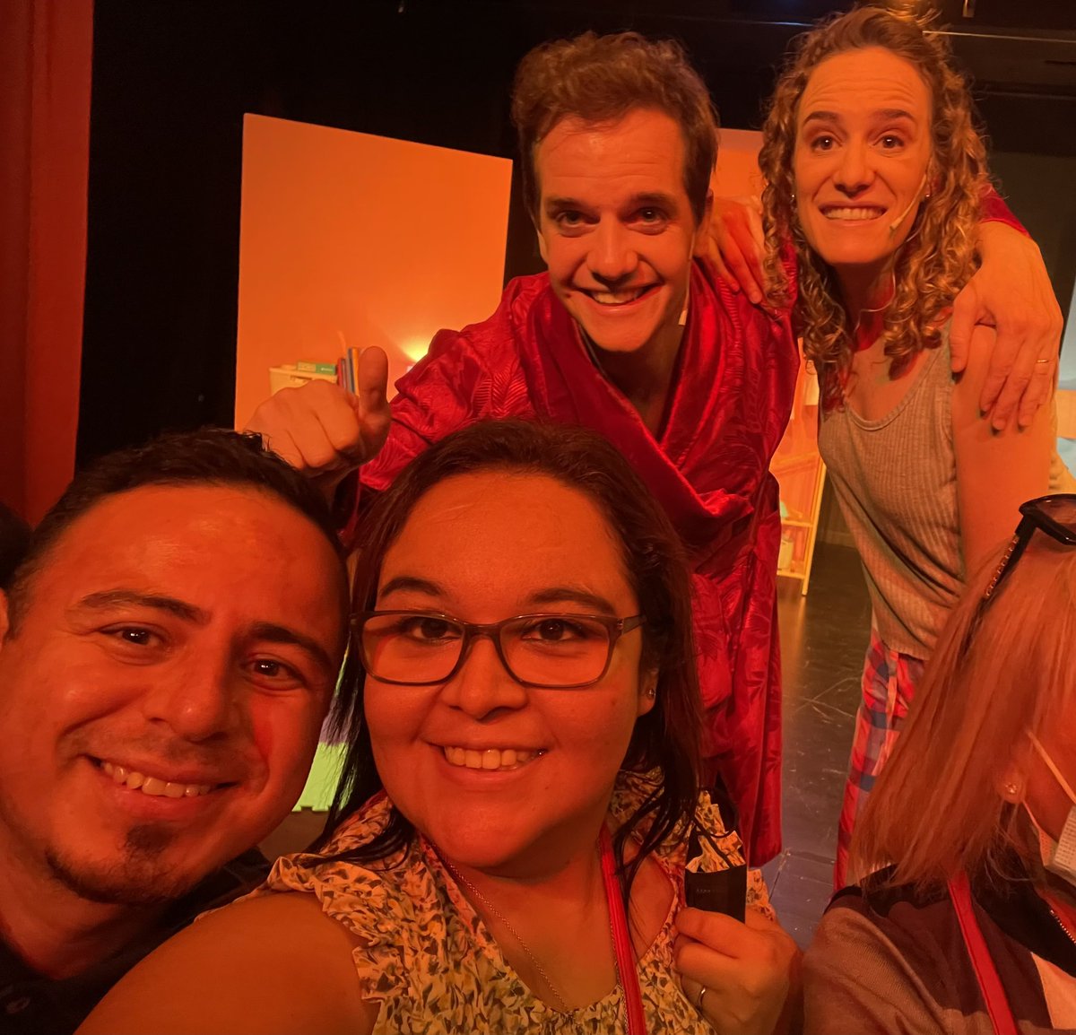 Massiel_Renee's tweet photo. Pues hoy fuimos al teatro a ver a @jerofreixas y @josdecabo en #UnaparejaReal Buenísima obra !! No paras de reír 😁😁 https://t.co/aw0Mt5M2xZ