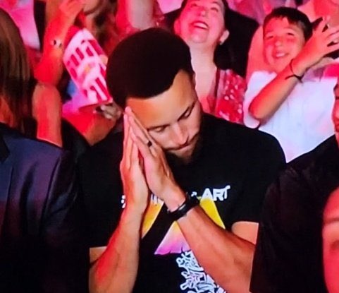 Steph just hit the night night celly at the Canelo/GGG fight 😂😂😂