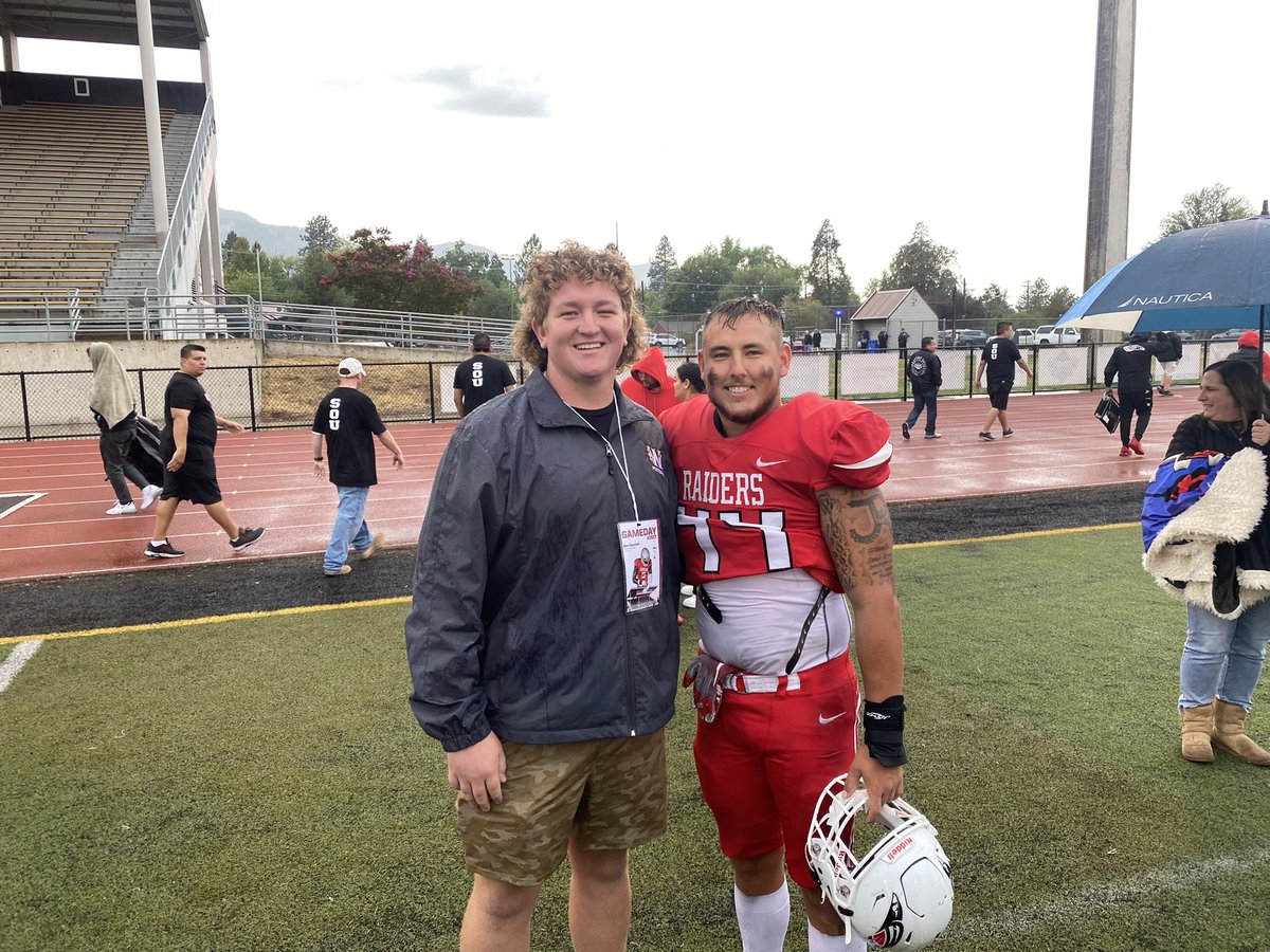 Great game day visit <a href="/SOU_Football/">Southern Oregon Football</a> thank you @CoachHall_SOU <a href="/CoachFendall/">Neil Fendall - Father, Husband, Coach</a> @CoachMalotSOU for the game day experience &amp; tour. Good to see Sac native <a href="/ReginoJake/">Coach Regino</a>