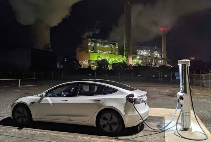 FluidTechSA's tweet photo. @Janices2022 @PeterSweden7 The coal-powered EV myth; Electricity is only as clean as the method to generate it https://t.co/m6nq67AzMZ https://t.co/CA1jK5DDYk