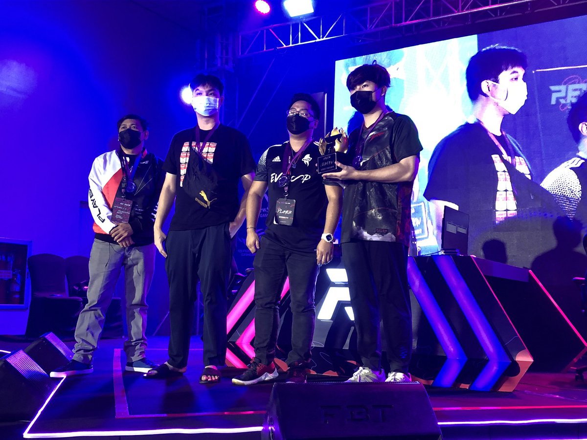 booknopparut's tweet photo. I won Street Fighter V at #REVMajor2022 
I am so surprised that I could make this far
Thank you @Mind_RPG and b3lLz for helping me 
I will wait 6 hours for Tekken7 top8
😫

Thank you everyone for supporting
@Talon_esports https://t.co/Xuo2sFJpcN