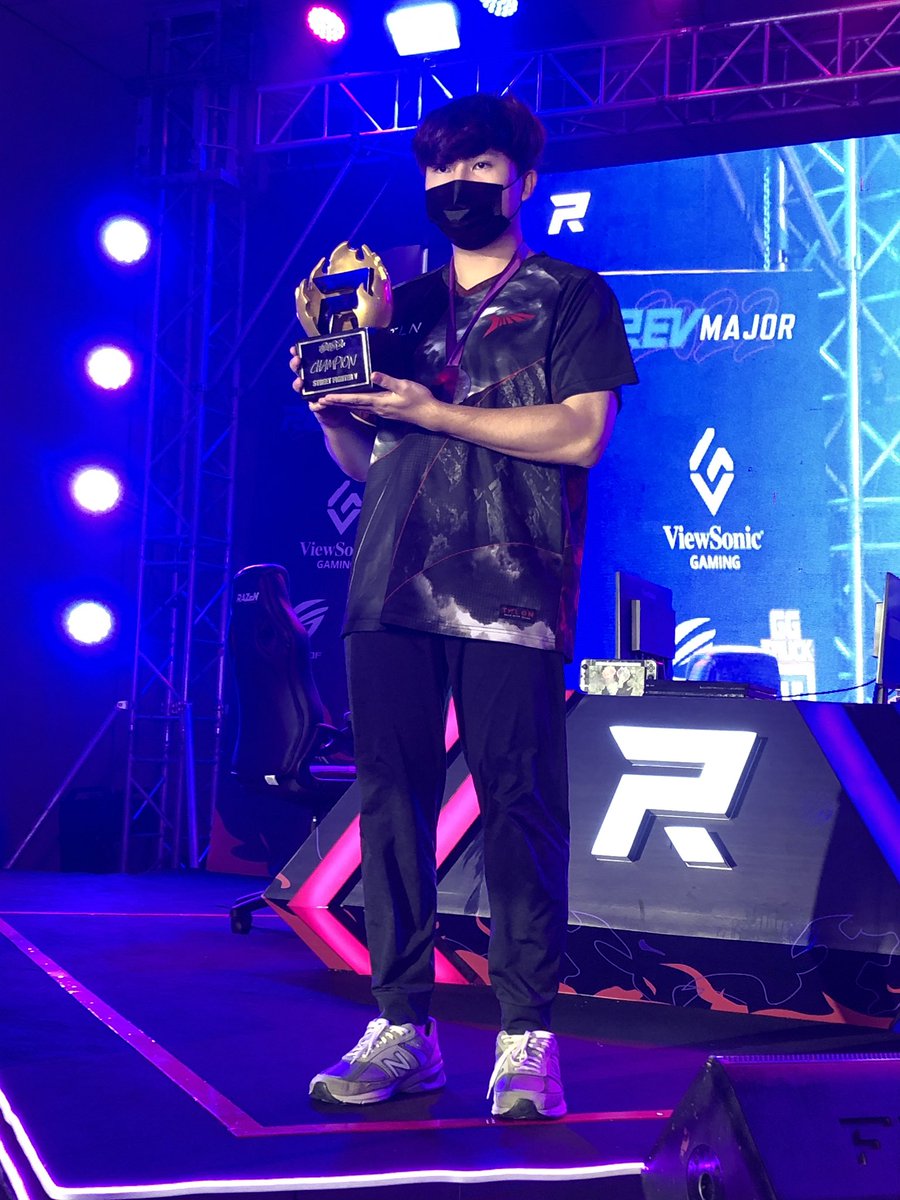 booknopparut's tweet photo. I won Street Fighter V at #REVMajor2022 
I am so surprised that I could make this far
Thank you @Mind_RPG and b3lLz for helping me 
I will wait 6 hours for Tekken7 top8
😫

Thank you everyone for supporting
@Talon_esports https://t.co/Xuo2sFJpcN