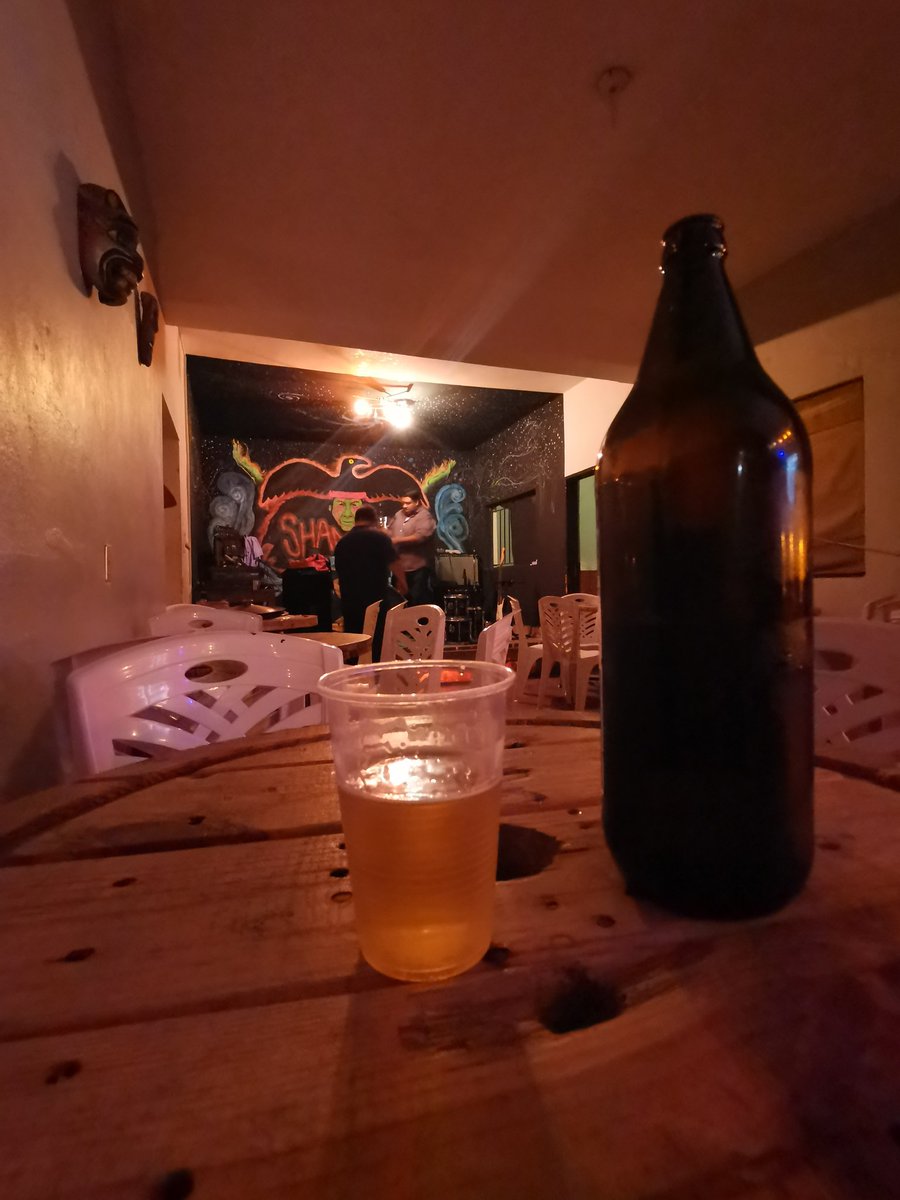 lillian103's tweet photo. No seríamos ciclistas si después de una rodada no pasaramos por una chela
#Shamana
#Hermosillo
#Sonora https://t.co/nKq4RU95xK