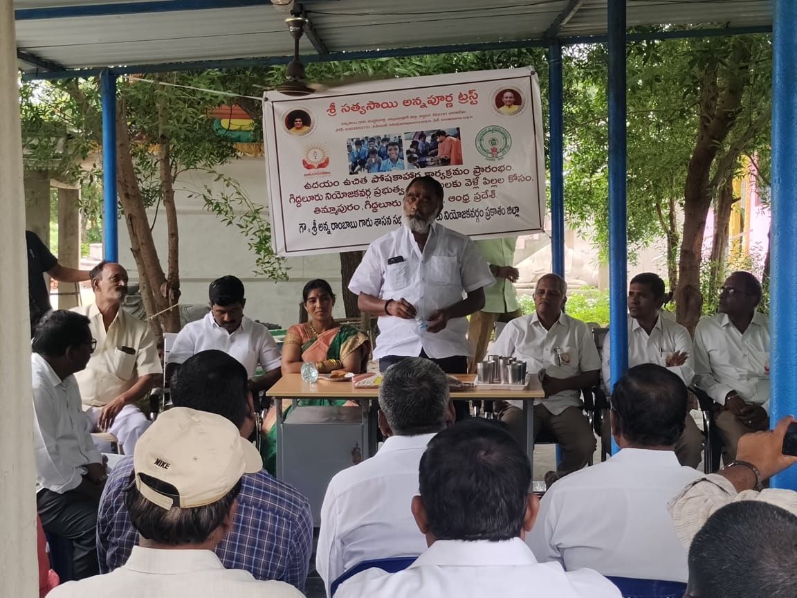 annapoornatrust's tweet image. We introduced the “Raagi Cereals health mix” to 20000 Govt school children in the Giddalur constituency of Prakasham district in Andhra Pradesh. Our Gratitude for the complete support provided by Sri. Anna Rambabu (MLA - Giddalur Constituency) for launching the program.