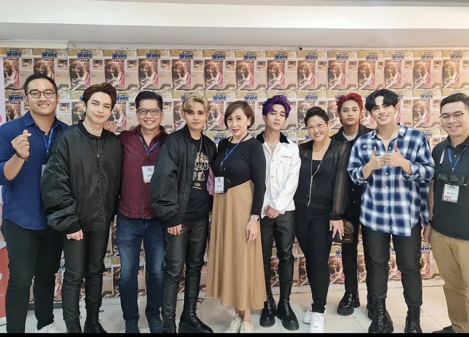 ATINGlobalSoc's tweet photo. SB19 with StarMedia executives last night at the #WYATTour Manila✨

StarMedia Entertainment is the official producer with BlackStar Entertainment for WYAT LA con this coming November. 

@SB19Official 
#WYAT  #WYATTourLA
#WhereYouAtSB19 https://t.co/nT1SBp1p9Q