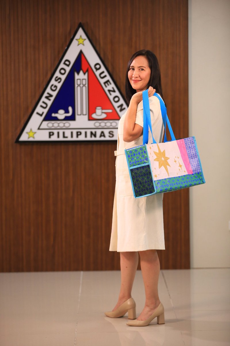psngayondigital's tweet photo. TINGNAN: Inilunsad sa pangunguna ni Quezon City Mayor Joy Belmonte ang #VoteToTote project kung saan ang lahat ng campaign tarpaulins na kanilang nakalap nitong nakaraang eleksyon ay ginawang tote bag. https://t.co/TfLFdlcqrU
