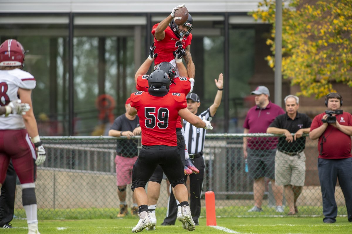wes_athletics's tweet photo. 🏈 RECAP | @Wes_Football cruises in season opener, defeating Bates 41-10

STORY 🔗 https://t.co/KEOzpRKK4v

WES NOTES 📓
➡️ Cards score 24 unanswered, move to 36-4 all-time vs. Bates (19-1 at home)
➡️ QBs Estevez and Scott combine for 292 yards, 4 TD and 0 INT https://t.co/wvKoUBpK4R