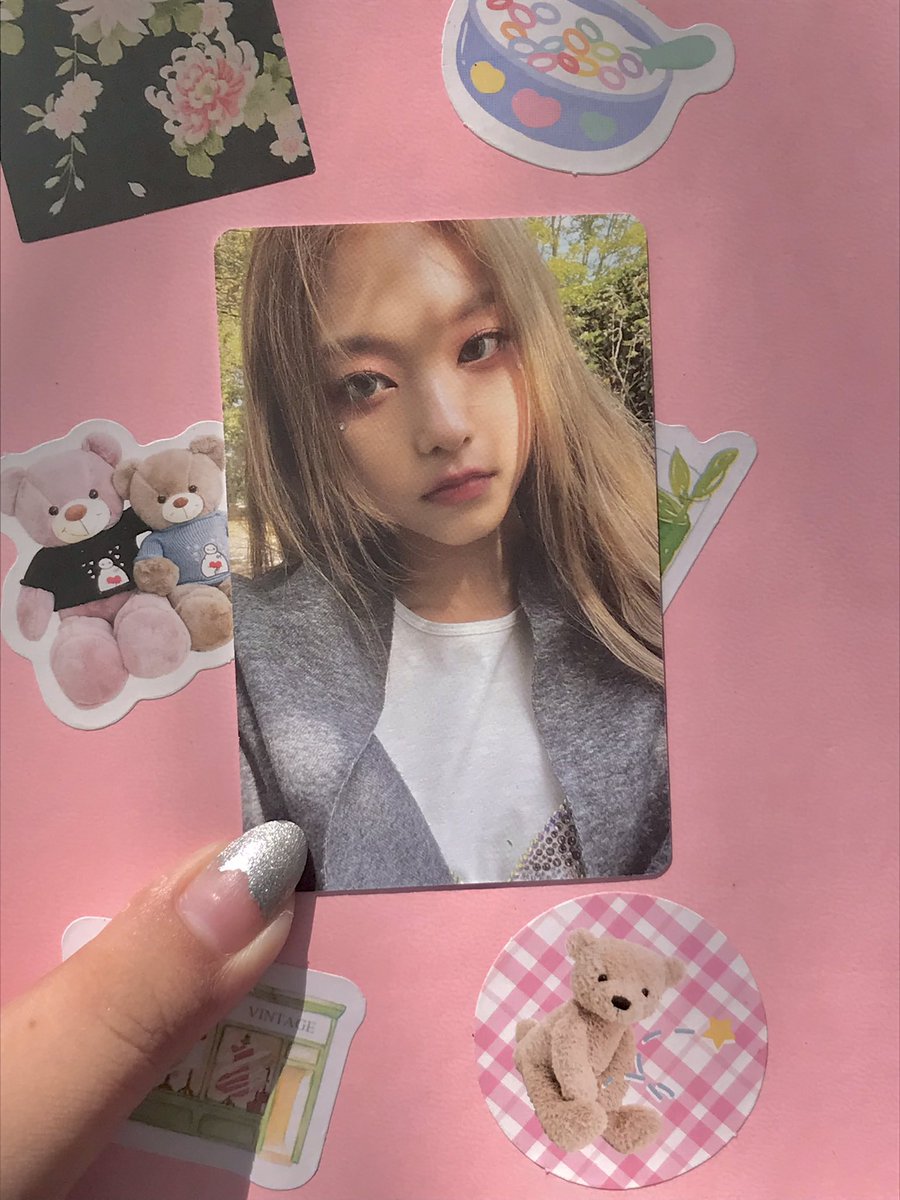 lavellenrose's tweet photo. 🌷🥝 [ l a v mails ! ] — #kazproofs 

The prettiest Haerin pc came home! Thank you so much @sunooprio for packing her safely and for the freebies <3 ang cute and neat ng pinag lagyan! I’ll re-use it din xx ( please excuse my nail hahaha ) https://t.co/9e4yNuVc5K