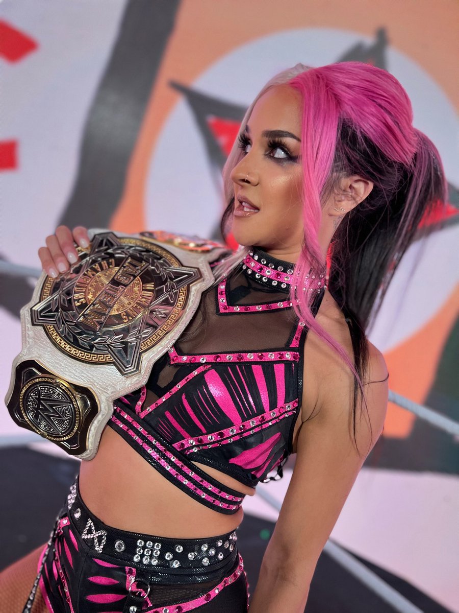 I am his champion
Gonna make our little girls so proud.