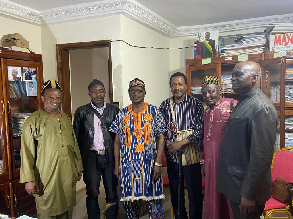 AndekCouncil's tweet photo. His Majesty the FON, who  was accompanied by the Chairman of Andek Traditional Council, the President General of the Village Development Association and a senior Quarter Head of the village, retired DO Ndifon David, said they came to visit the Mayor as a son of his village. https://t.co/HMhgTLMeyz