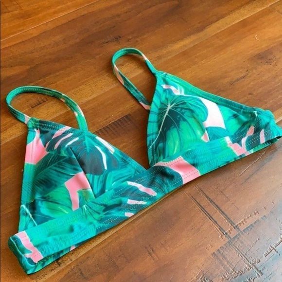 Verasplace1's tweet photo. So good I had to share! Check out all the items I'm loving on @Poshmarkapp from @HauteCrave @eringre24361369 #poshmark #fashion #style #shopmycloset #freepeople #nastygal #bubish: https://t.co/AnFhLXnGrs https://t.co/ljPZF0zcY9
