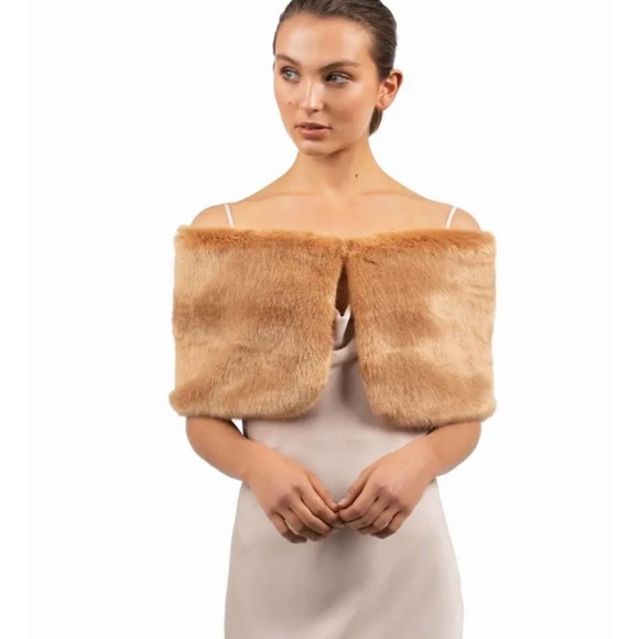 Verasplace1's tweet photo. So good I had to share! Check out all the items I'm loving on @Poshmarkapp from @HauteCrave @eringre24361369 #poshmark #fashion #style #shopmycloset #freepeople #nastygal #bubish: https://t.co/AnFhLXnGrs https://t.co/ljPZF0zcY9
