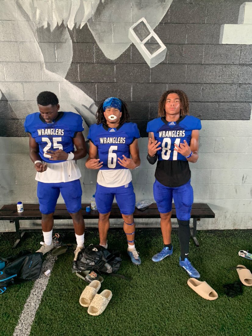 Coach_V_Rhodes's tweet photo. Proud of these young men @briscoe_javonte @wagoner_keebler @DylanDeh1 @DenisonFB https://t.co/XMJvNigv2x