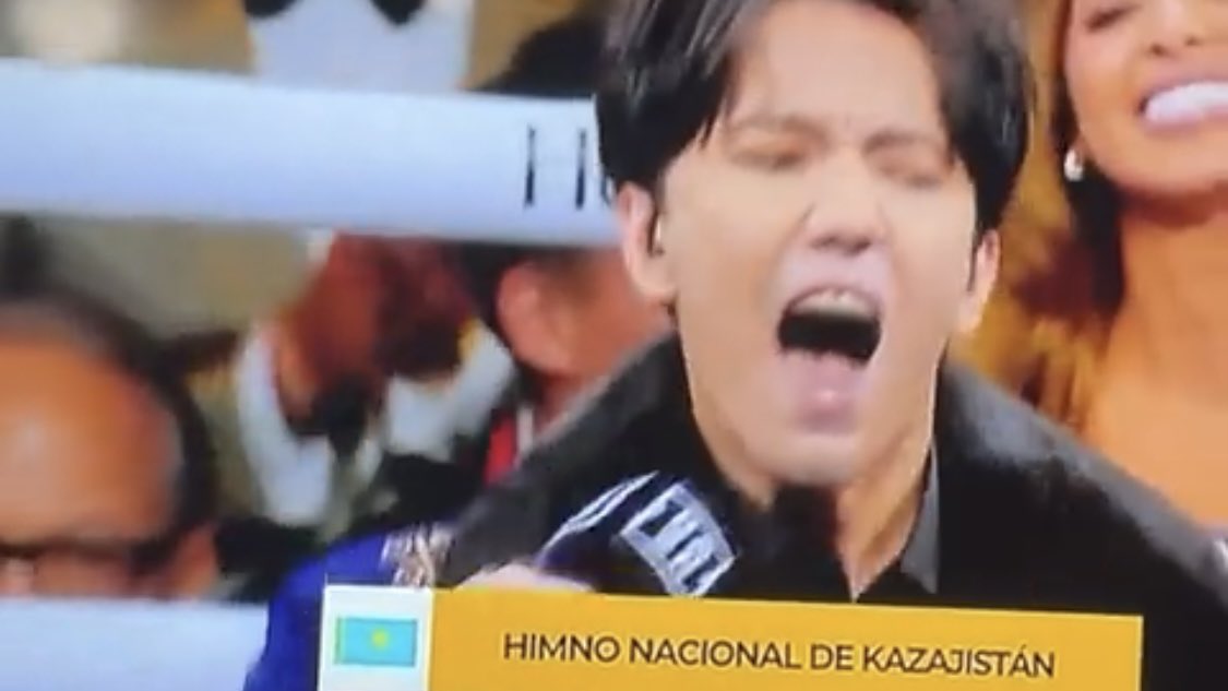 Orcoo_'s tweet photo. El show de la noche para este sujeto que cantó el himno de Kazajistán, me pareció muy mala pelea por parte de ambos boxeadores.#CaneloGGG3 #LoQuiereNoquear @CaneloAlvarezMx @GGGBoxing https://t.co/0aOabkz7El