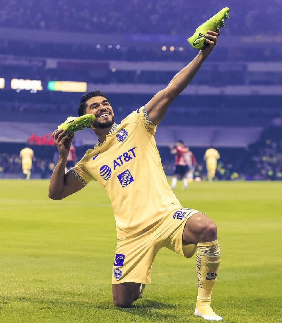 HenryMartinM's tweet photo. ESTO ES AMÉRICA 🔥💣💪🏼
#ClasicoAzulcrema @ClubAmerica https://t.co/KZeF8bx49i