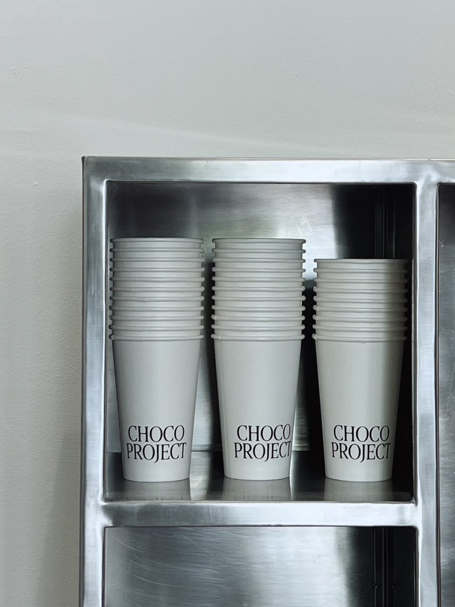 ajarofjamm's tweet photo. Choco Project, BKK ร้านช็อกโกแล็ตสุดเท่ ให้ฟิลเกาหลีเกาใจ ร้านเปิดเป็น Pop up store แค่ 2 เดือนนะค้า รีบไปกันๆ มู้ดดีมากก รสชาติก็เจ้มจ้น ถูกใจ Chocolate lover แน่นอน~
เปิด: 10.00-17.00 น. (ปิดวันพุธ)
พิกัด: ซอยสุขุมวิท 32
#MissJReview #คาเฟ่ทองหล่อ #รีวิวคาเฟ่ #cafebkk https://t.co/6hzumtuhUF