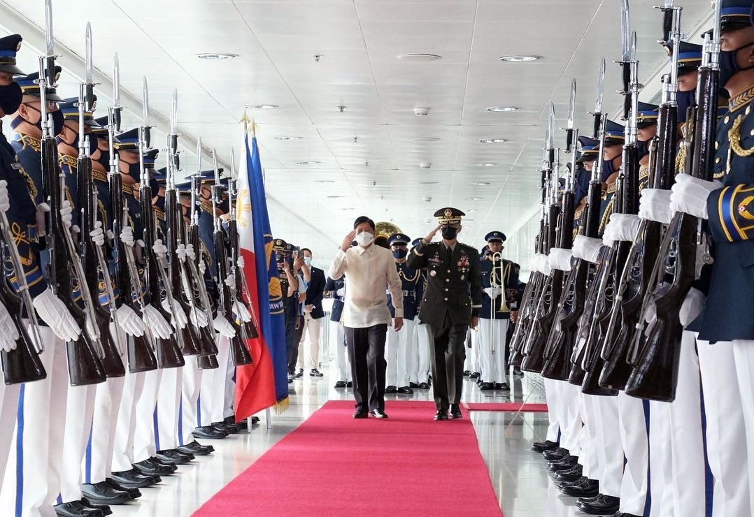 bongbongmarcos's tweet photo. Layunin nating magsilbing boses ng ating bayan sa pandaigdigang komunidad at bumuo ng matibay na kooperasyon sa gobyerno ng iba’t ibang bansa tungo sa iisang hangarin na mamuhay ang lahat nang payapa at may dignidad. https://t.co/53ibESgSv2