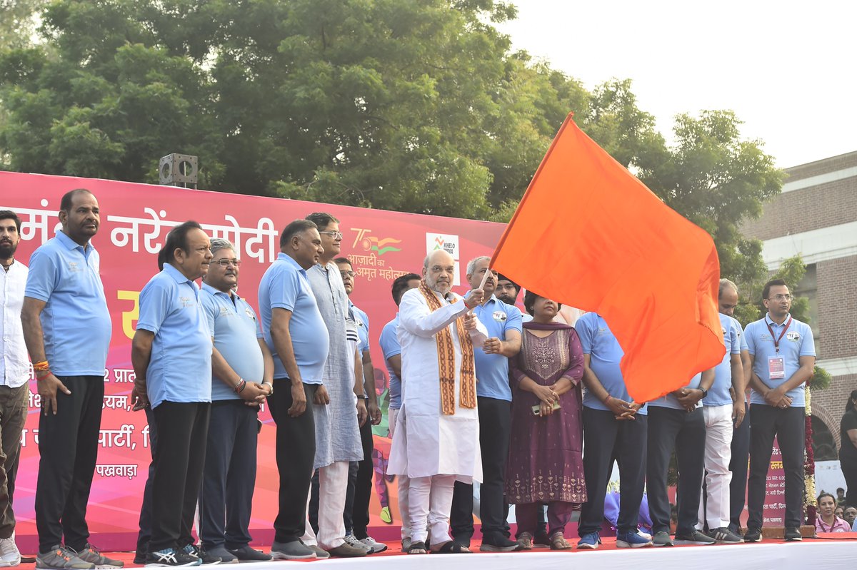AmitShah's tweet photo. .@BJP4Delhi सेवा के अद्वितीय प्रतीक देश के प्रधानमंत्री @narendramodi जी के जन्मदिन को सेवा पखवाड़े के रूप में मना रही है। जिसके अ��तर्गत आज ‘प्रधानमंत्री नरेंद्र मोदी क्रास कंट्री स्लम दौड़’ का शुभारंभ किया। https://t.co/IfiYdk6GzL