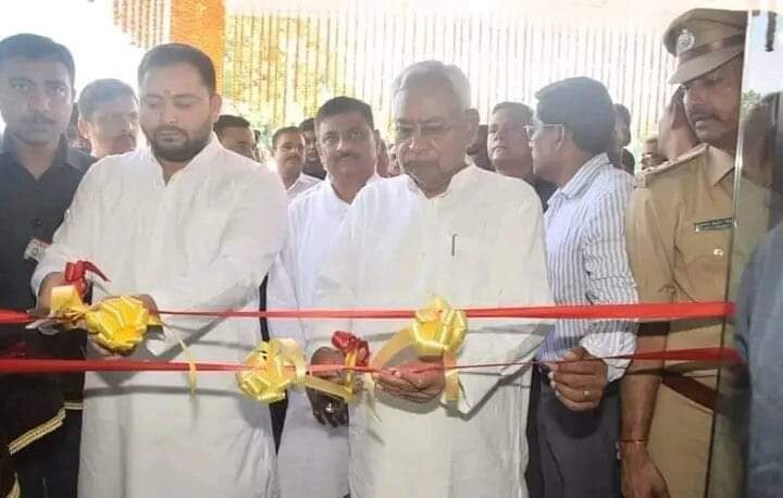 janardanspeaks's tweet photo. किसी ने देखा है ऐसा उद्घाटन...
दो फ़ीता, दो कैंची और CM का फ़ीता नीचे,डिप्टी CM का ऊपर....

"कहीं की ईंट कहीं का रोड़ा भानुमती ने कुनबा जोड़ा..😆” https://t.co/fZLfpACcQt